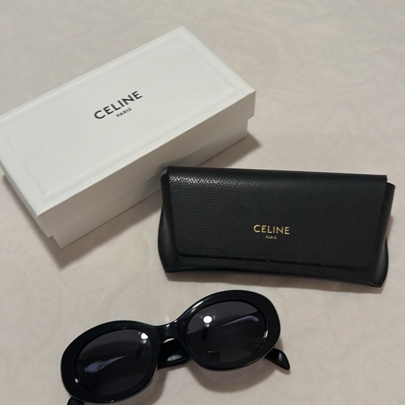 Celine Triompe black on black sunglassesses CL4019U
Like new! - Picture 8 of 8